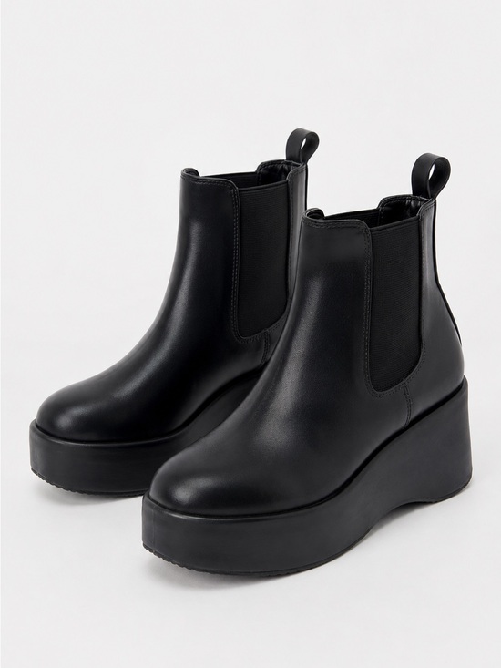 Urban Outfitters Shoes - Urban Outfitters Black Platform Chelsea Ankle Boots